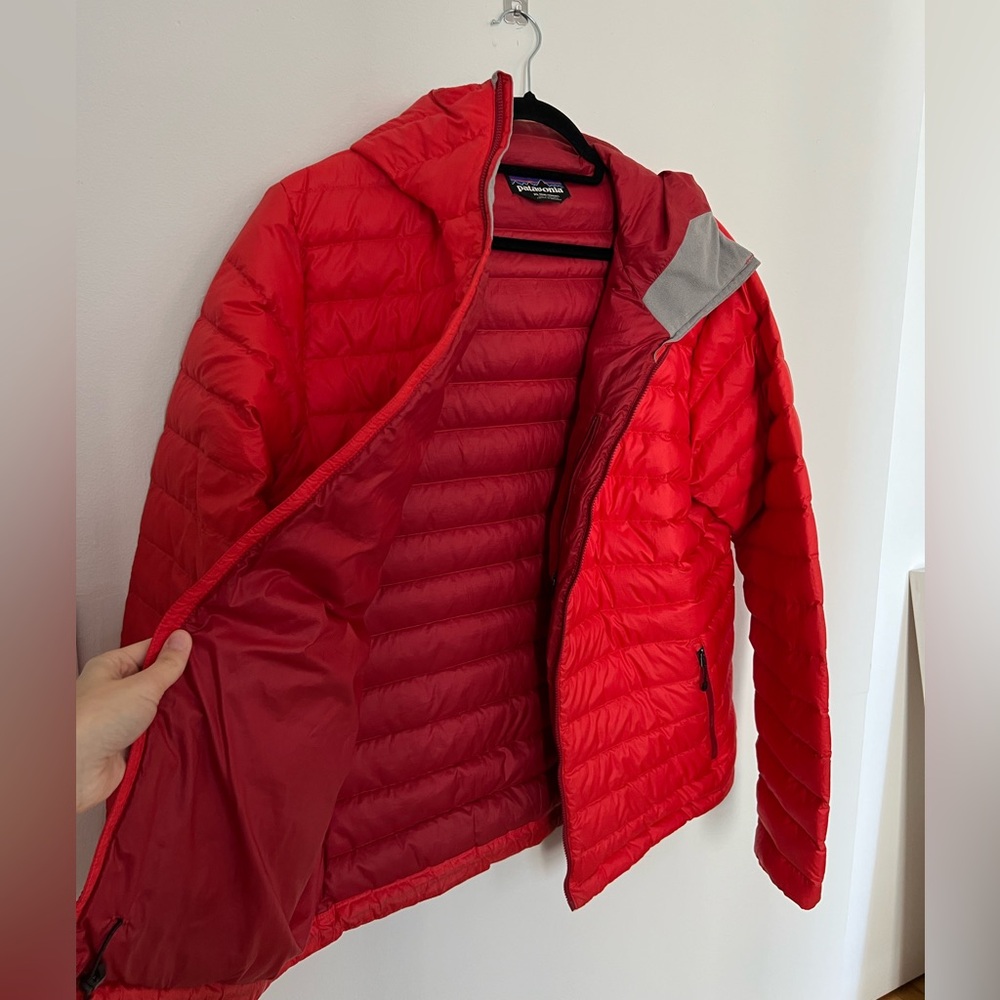 Patagonia Men's XL Red Puffer Jacket with Hood - Picture 6 of 9